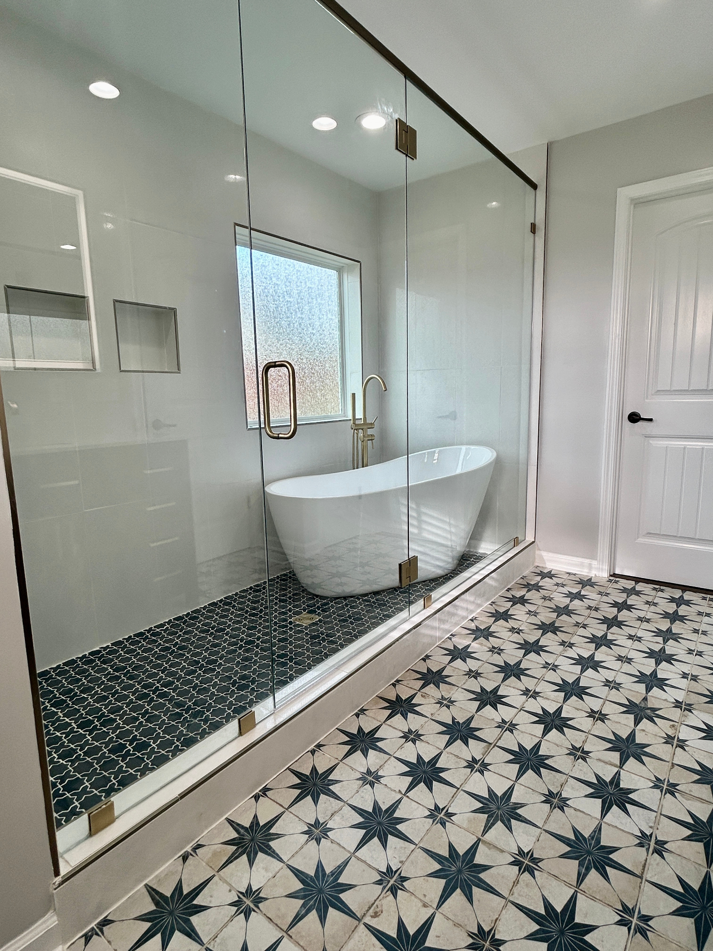 Master shower detail